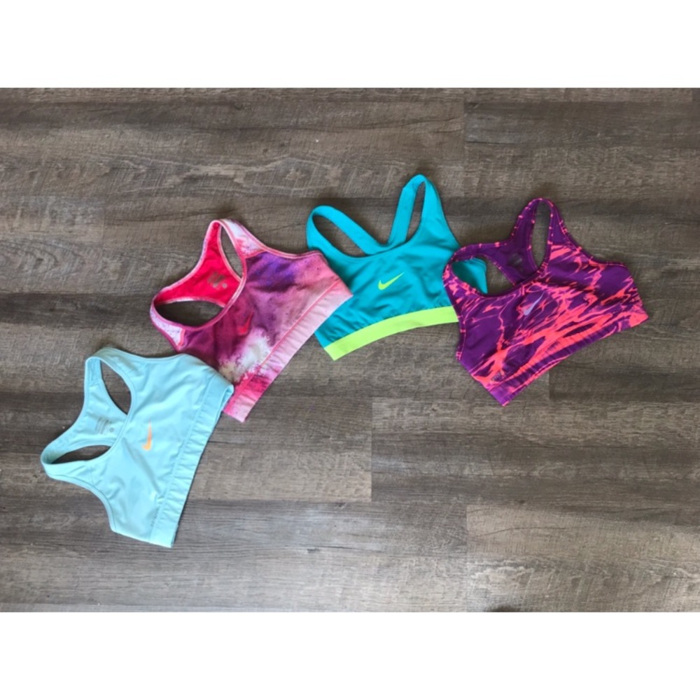 NIKE sports bras size small (4 count)